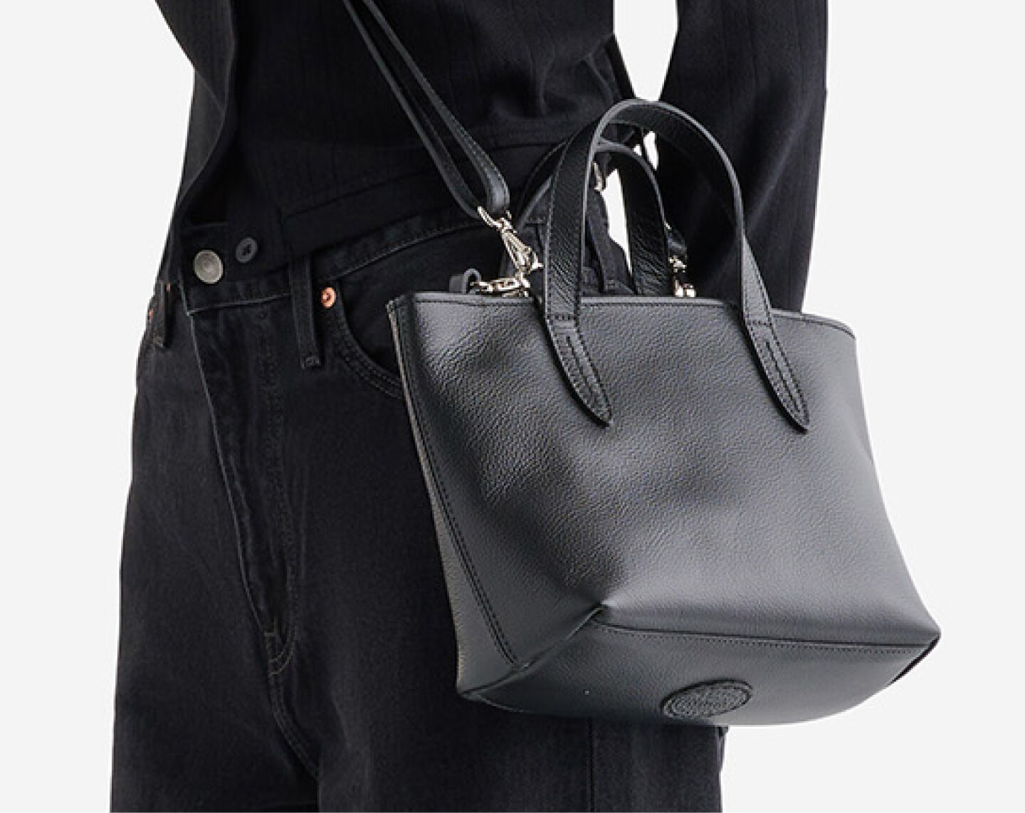 Leather handbag shop stores