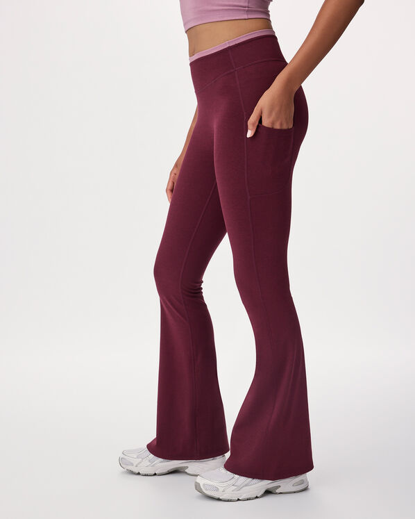 Legging sport &eacute;vas&eacute; en tricot