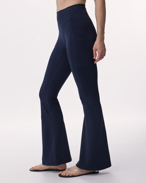 Active Knit Flare Legging