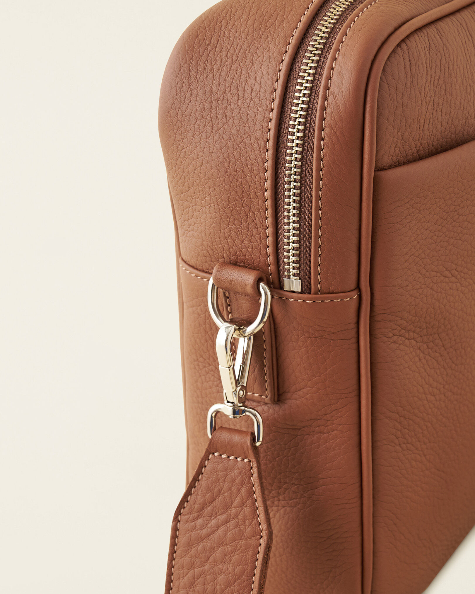 Roots laptop sale bag