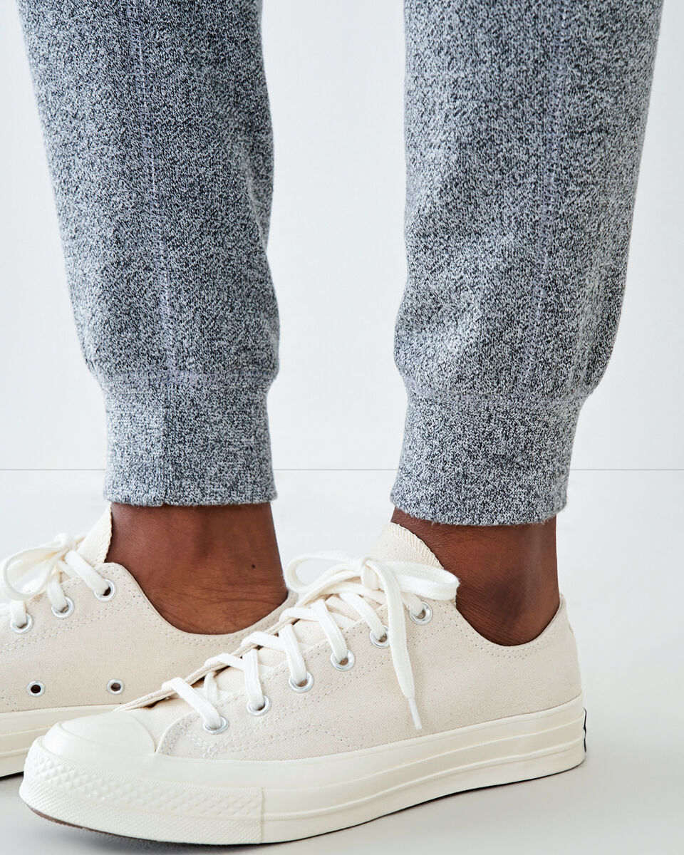 Pantalon court en molleton ajusté à cheville côtelée (entrejambe : 26 po)