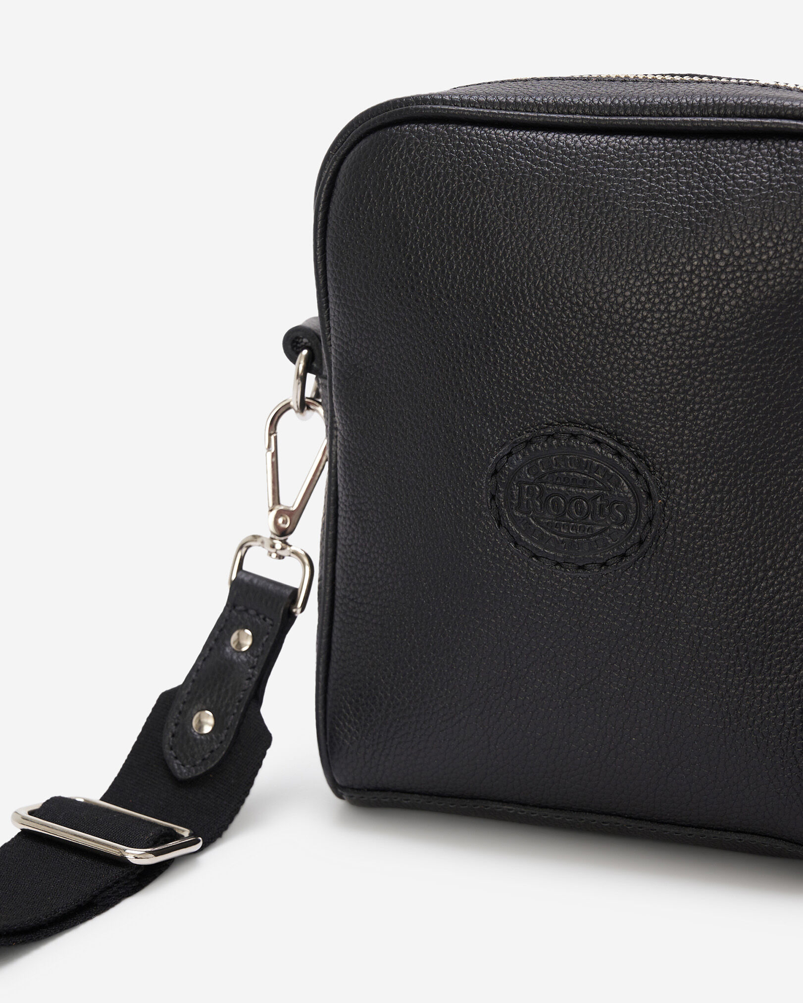 Essential Crossbody Cervino