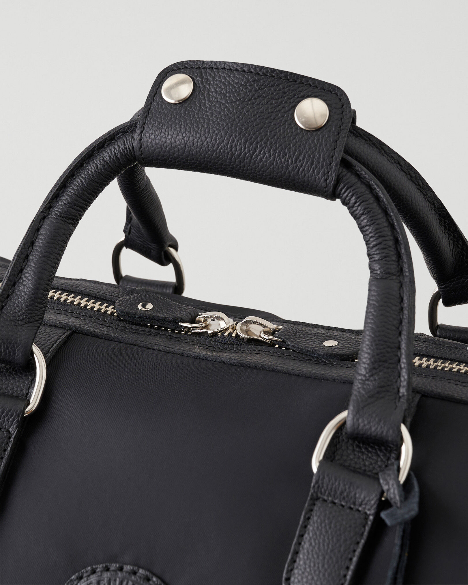 Roots nylon bag shop