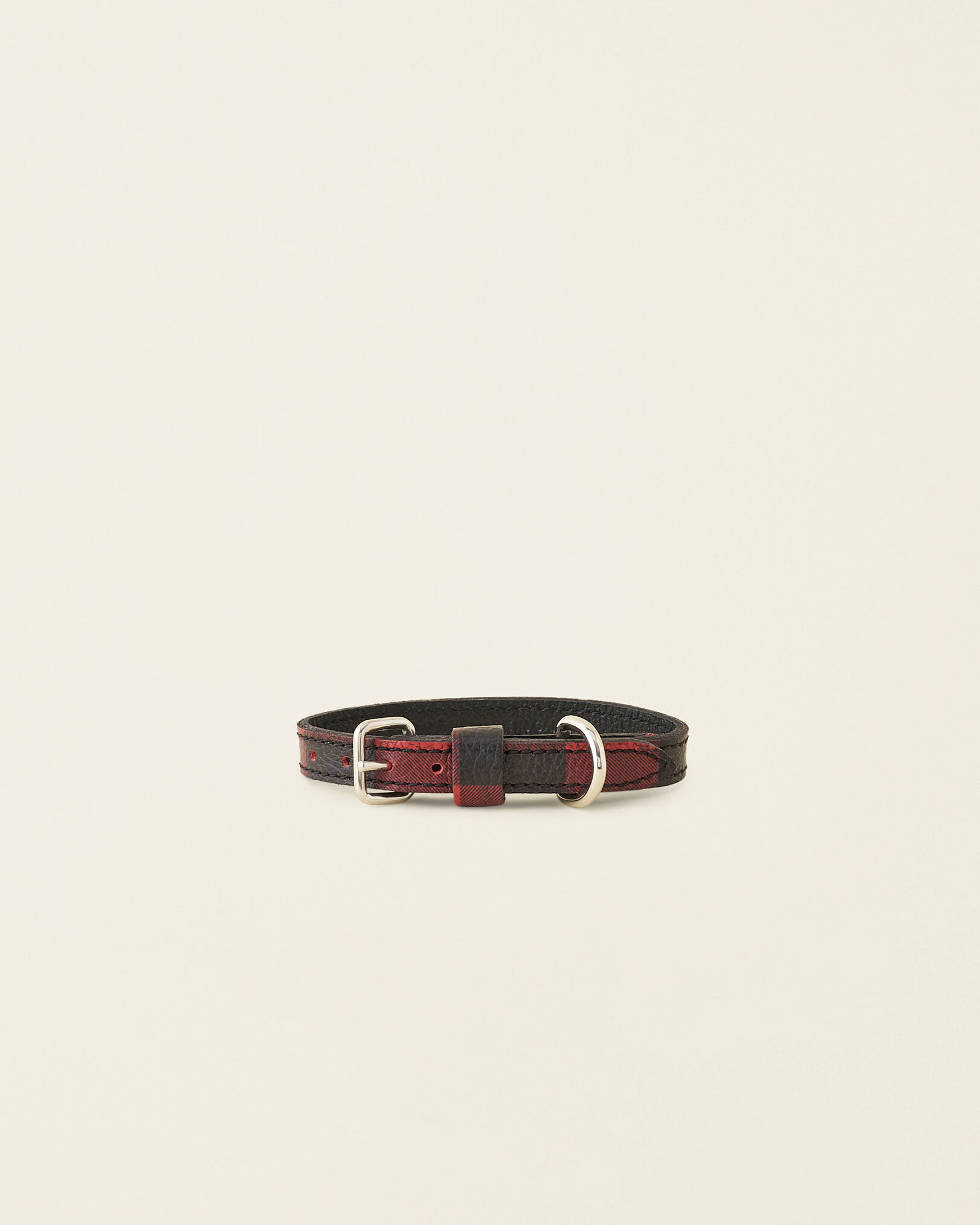Narrow dog collar clearance