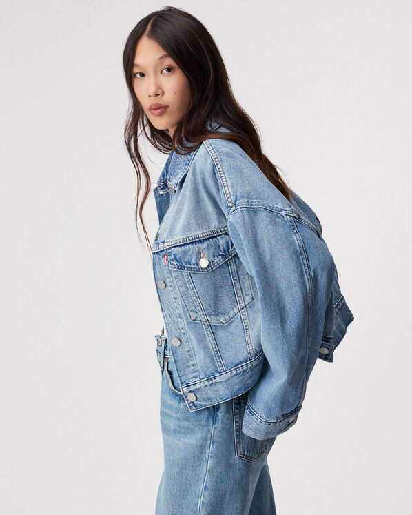 Levi's&reg; Womens Loose Crop Trucker Jacket