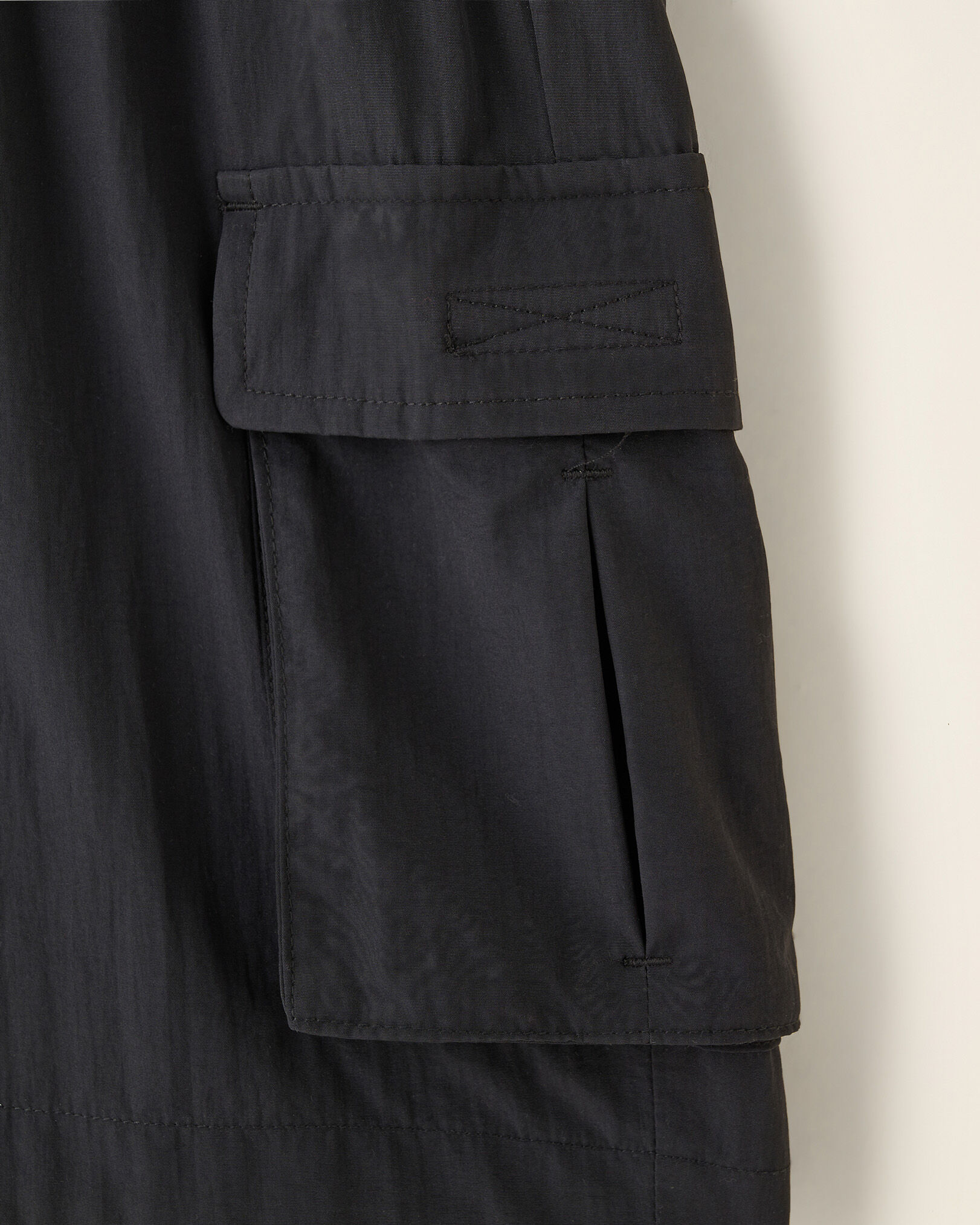 Long black hotsell cargo shorts