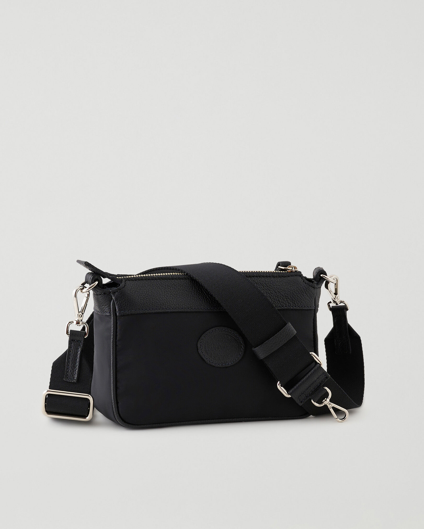 Roots nylon bag store