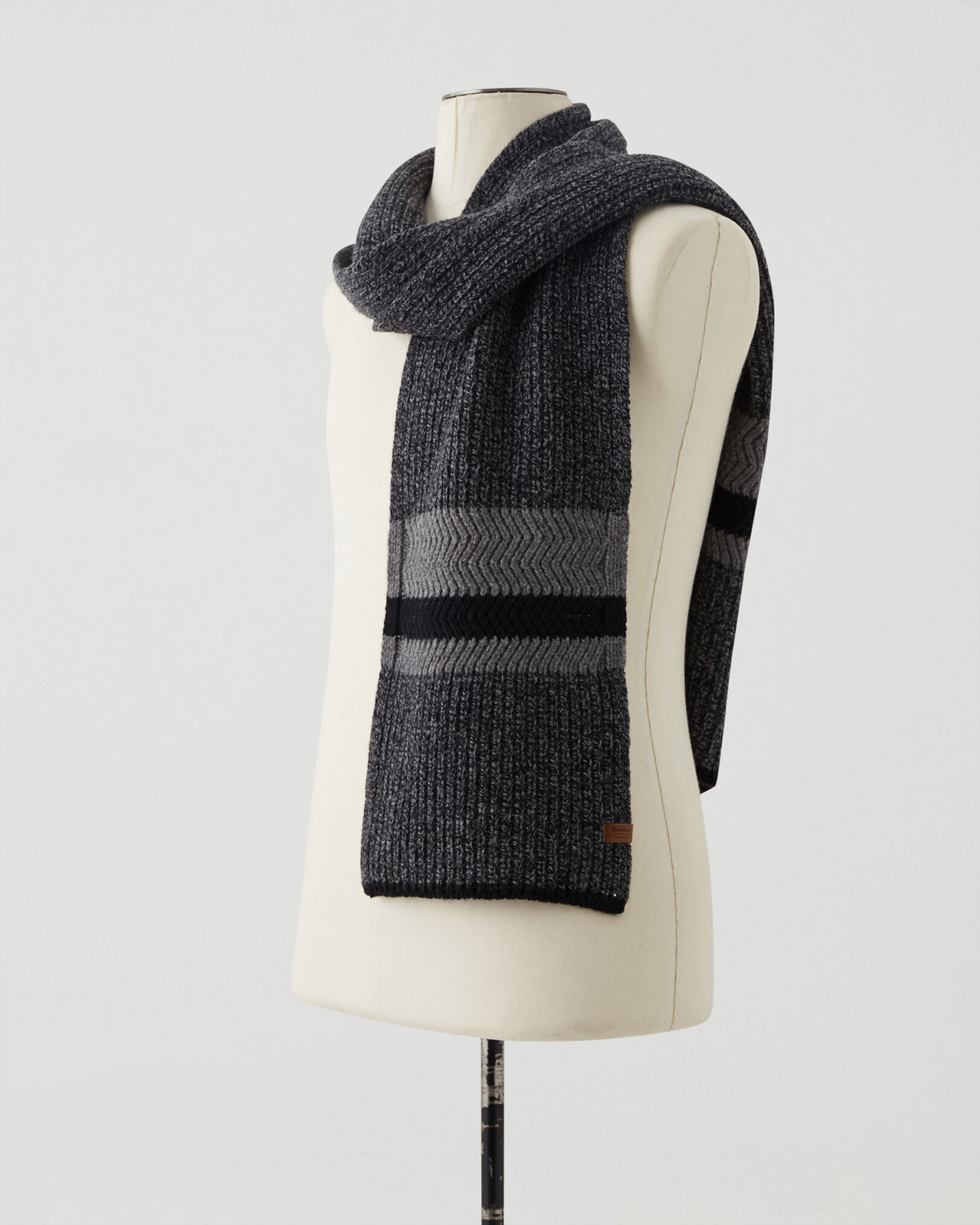 Roots scarf 2025