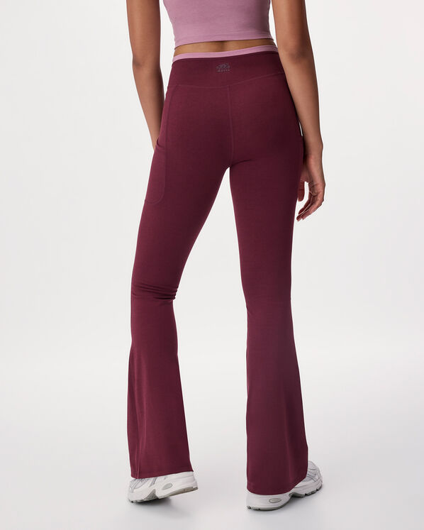 Legging sport &eacute;vas&eacute; en tricot