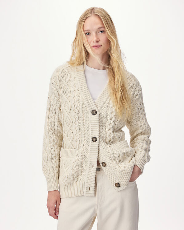 Cardigan en tricot torsad&eacute;