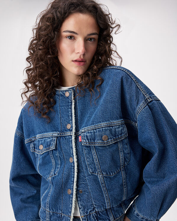 Levi's&reg;  Collarless Crop Womens Sherpa Trucker Jacket