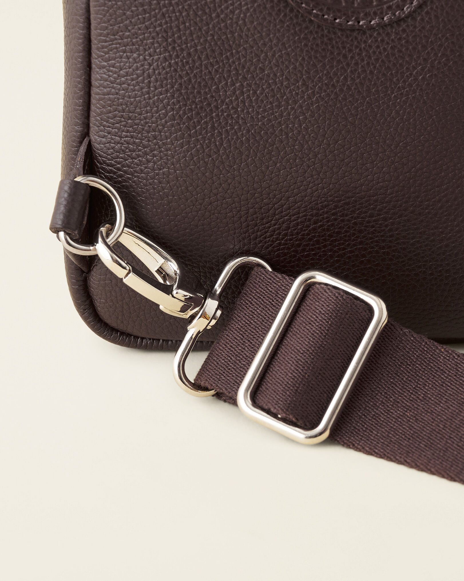 Roots sling bag clearance