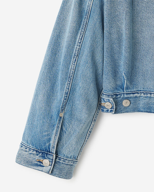 Levi's&reg; Womens Loose Crop Trucker Jacket