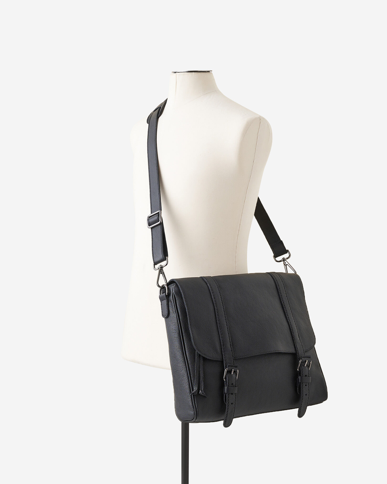 Roots leather messenger online bag