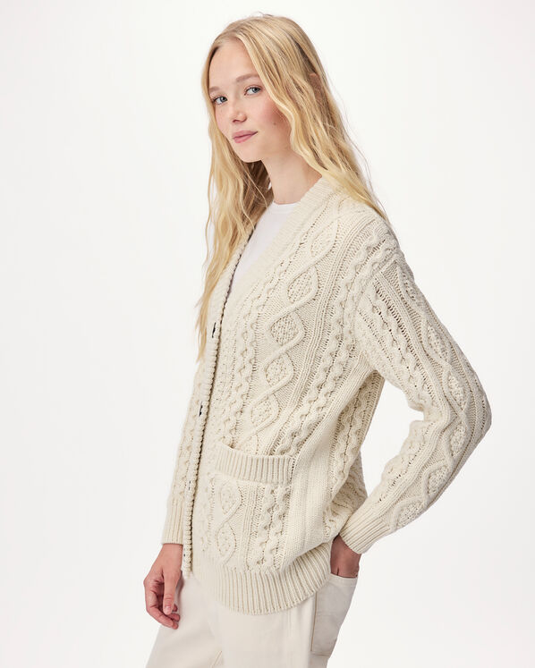 Cardigan en tricot torsad&eacute;