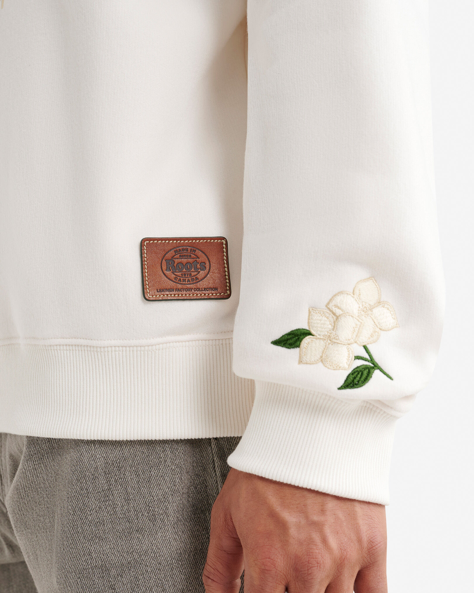 Chandail à col rond Bunchberry Studio