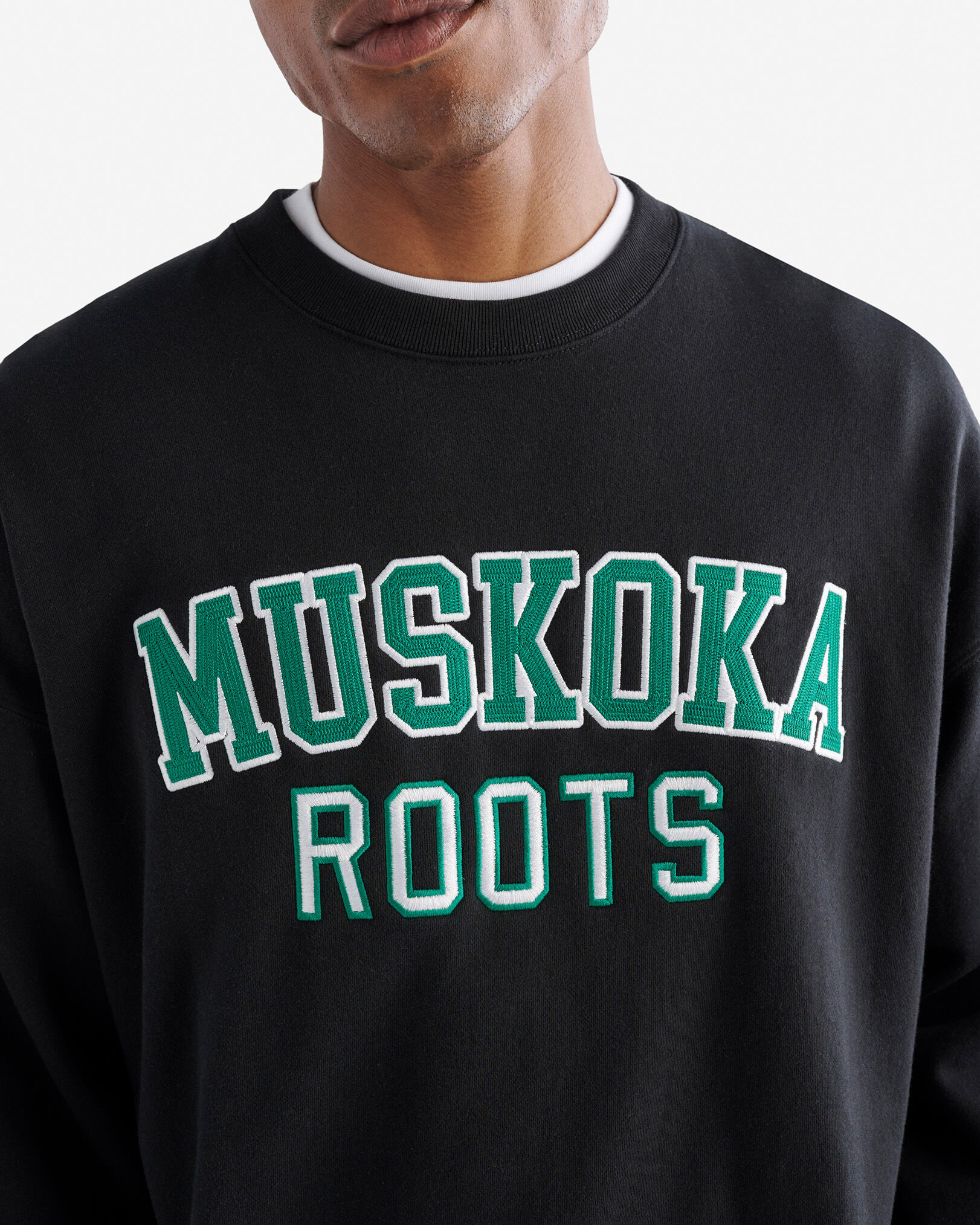 Chandail à col rond Muskoka Local Roots
