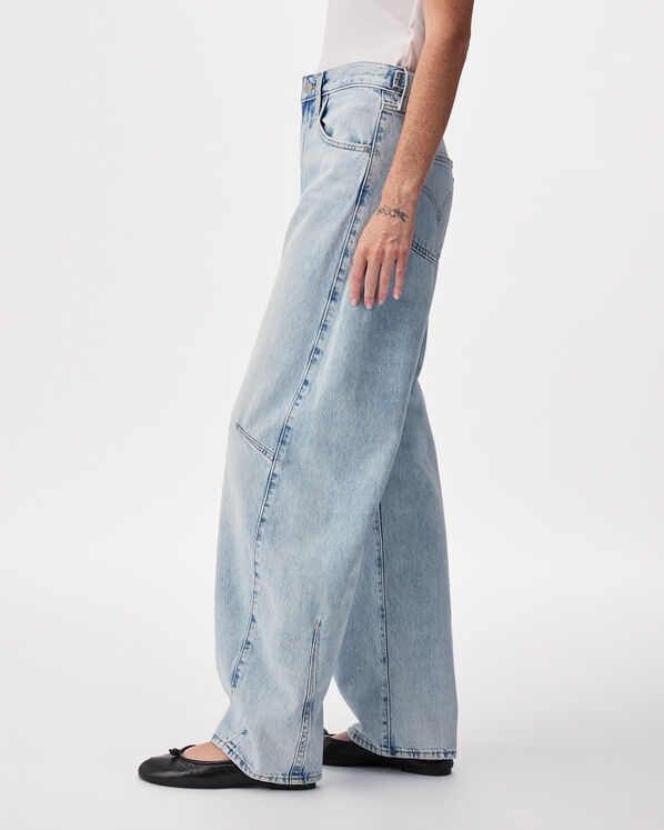 Levi's&reg; Womens Cinch Barrel Jeans