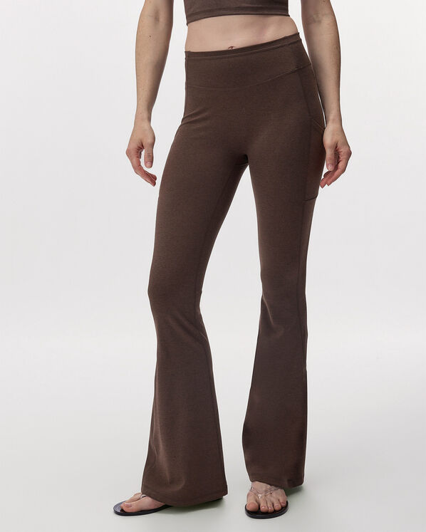 Legging sport &eacute;vas&eacute; en tricot