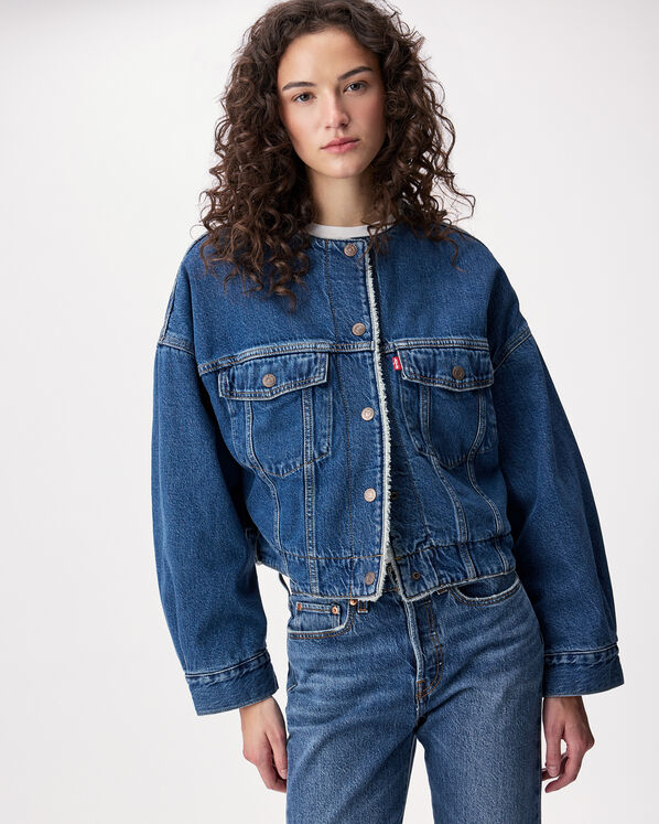 Levi's&reg;  Collarless Crop Womens Sherpa Trucker Jacket