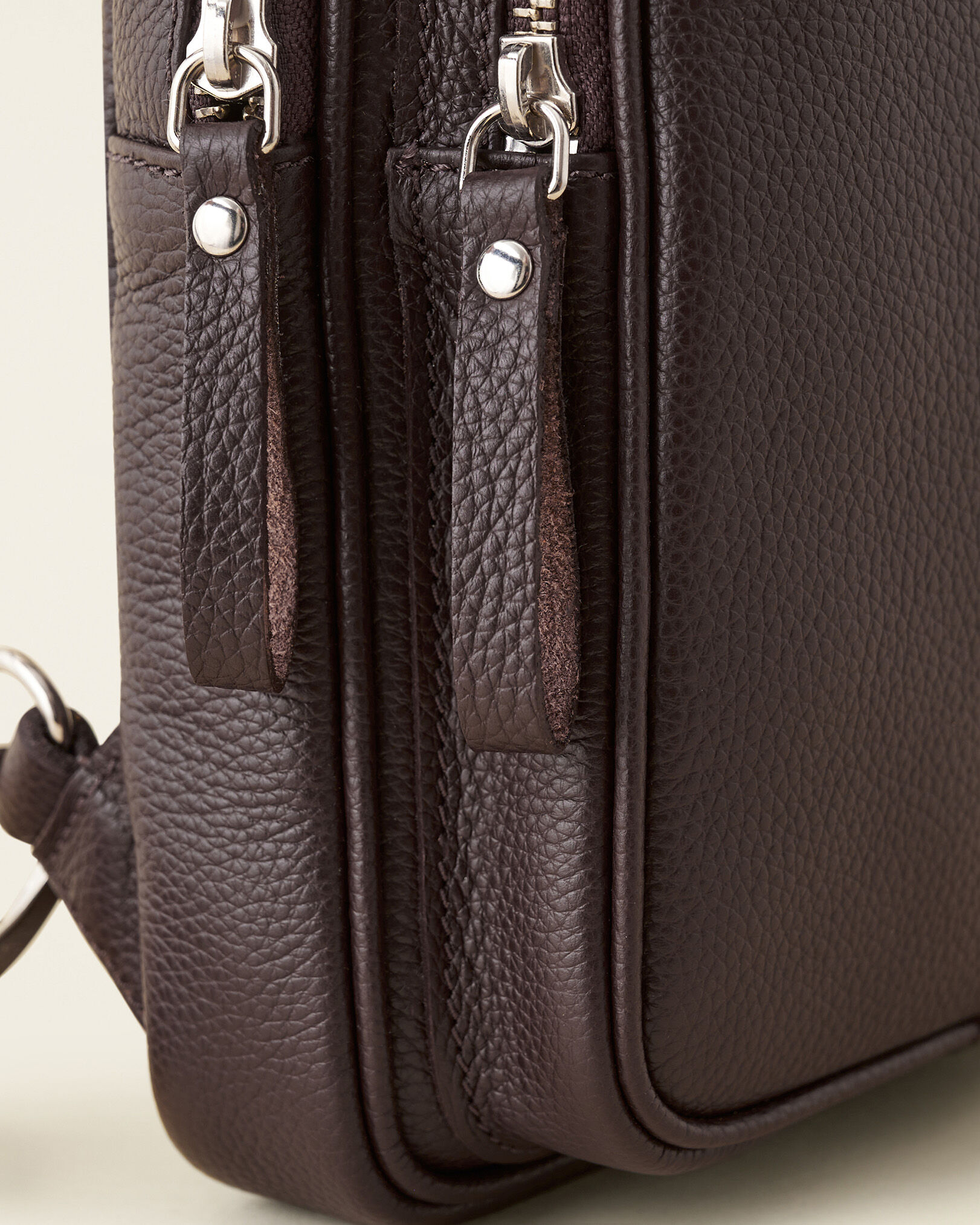 Roots sling bag hotsell