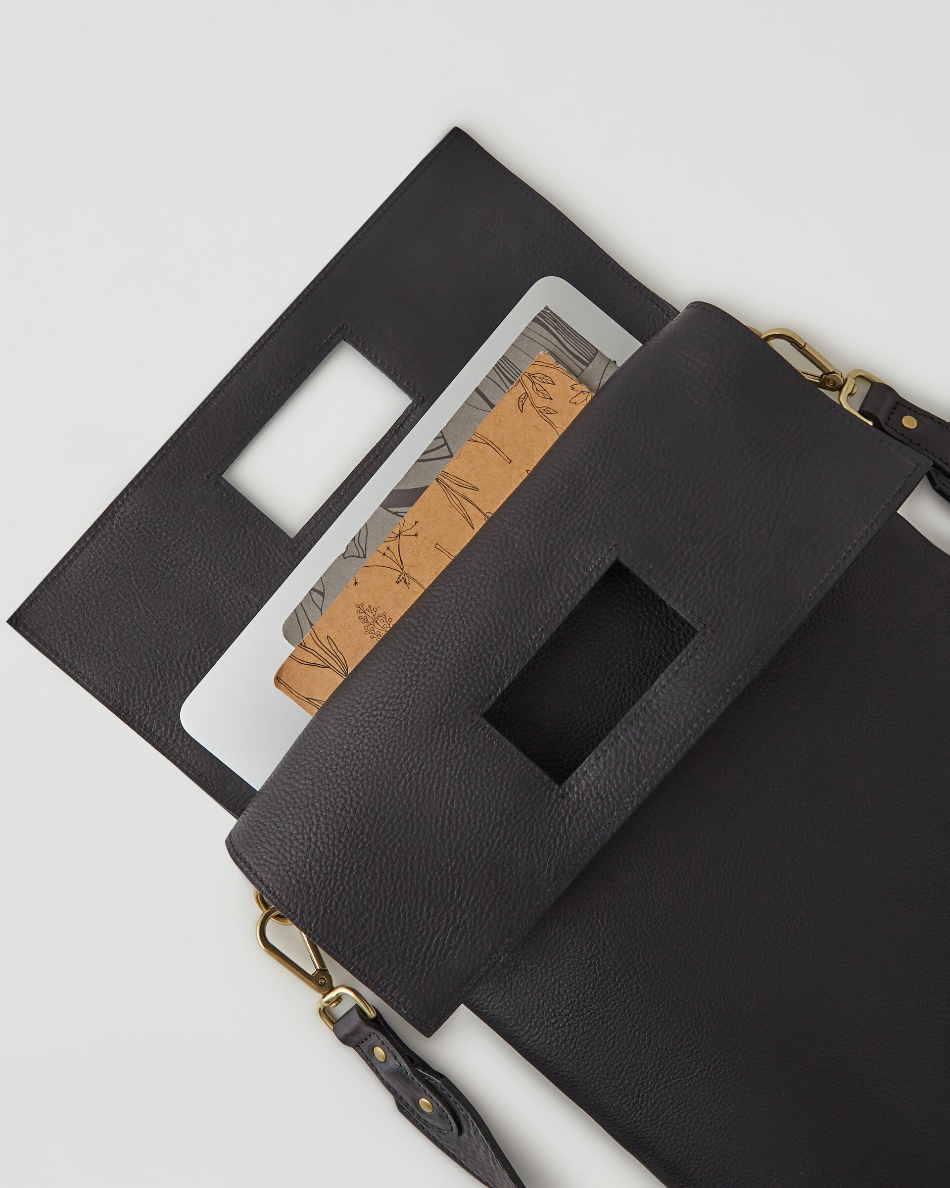 Roots leather deals laptop bag