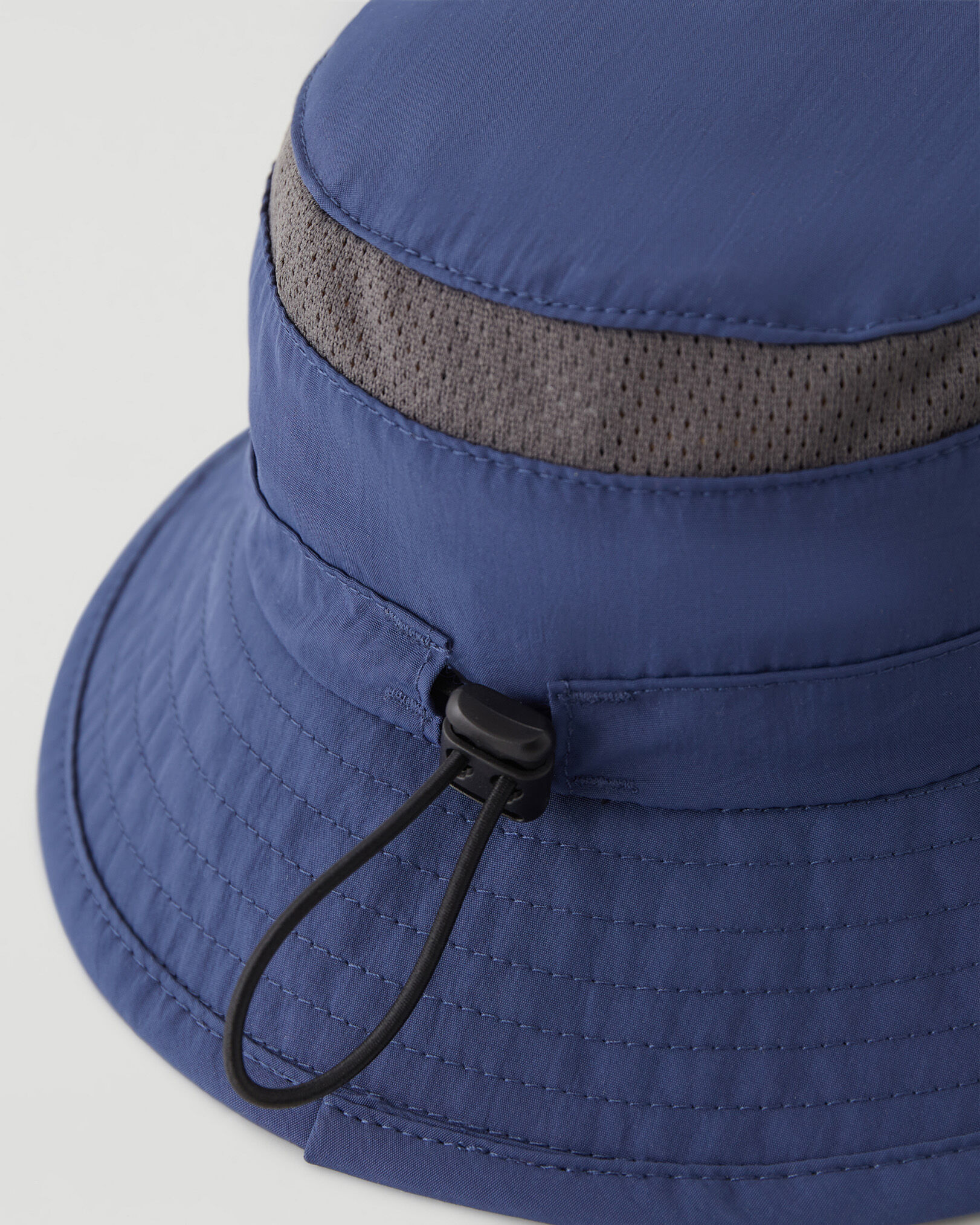 Roots bucket shop hat