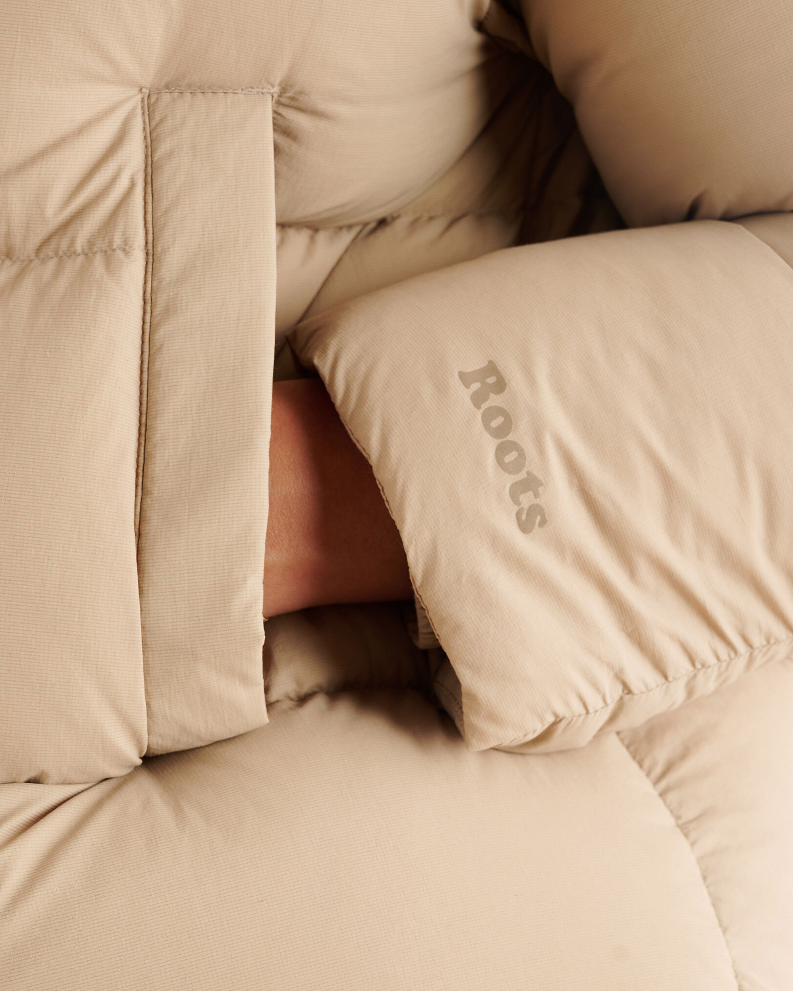 Blouson bouffant court en duvet Roots
