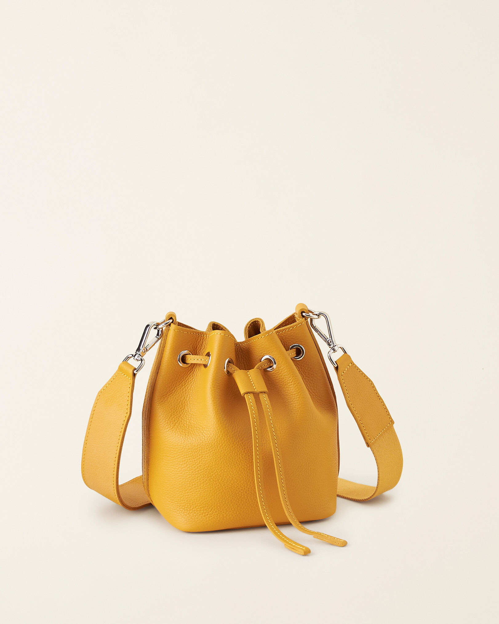 Roots best sale bucket bag