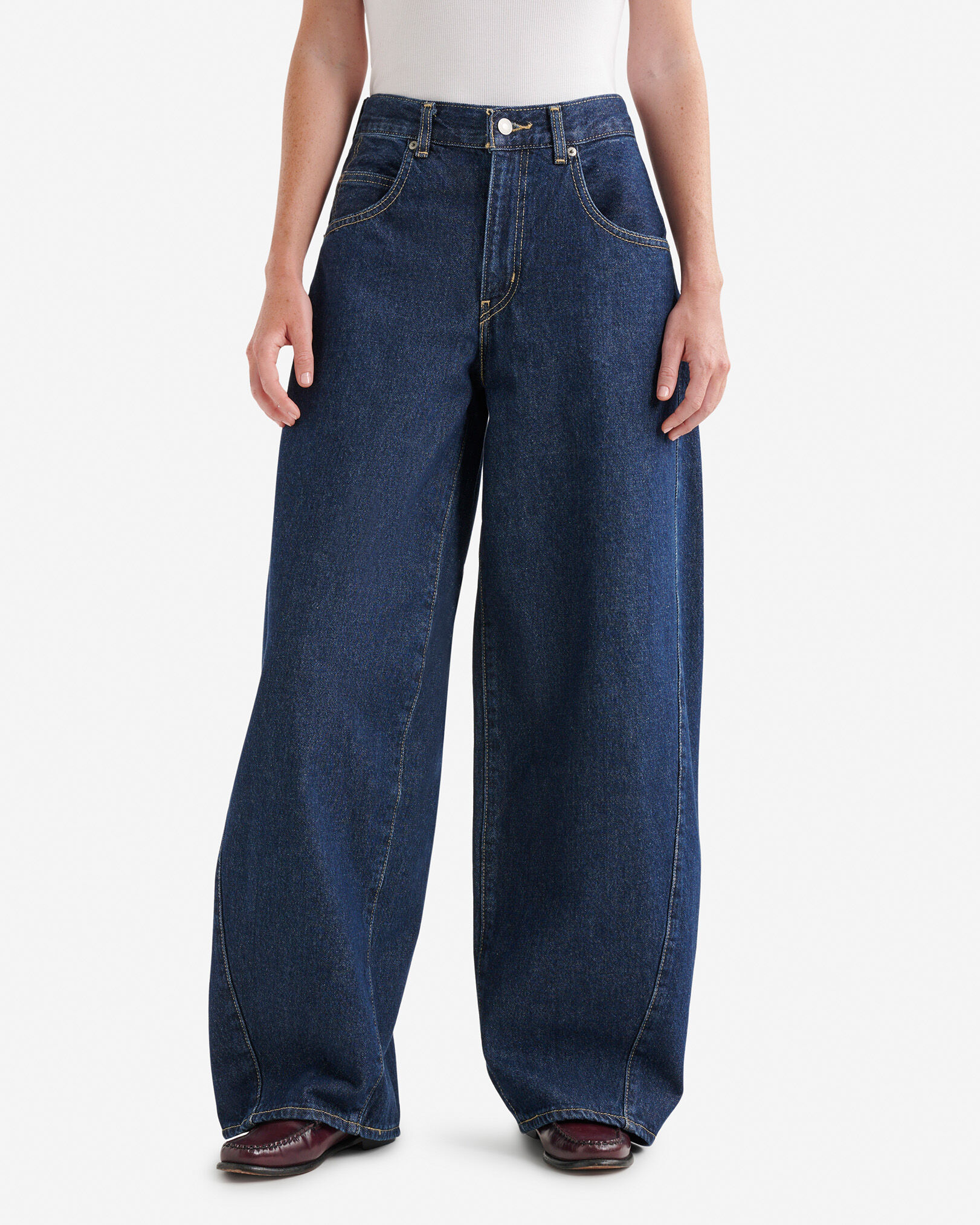 Levi's® Super Baggy Barrel Womens Jeans | Roots