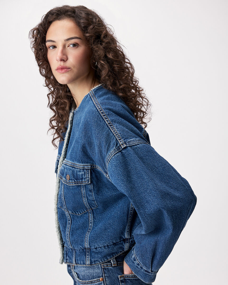 Levi's&reg; Womens Collarless Crop Sherpa Trucker Jacket