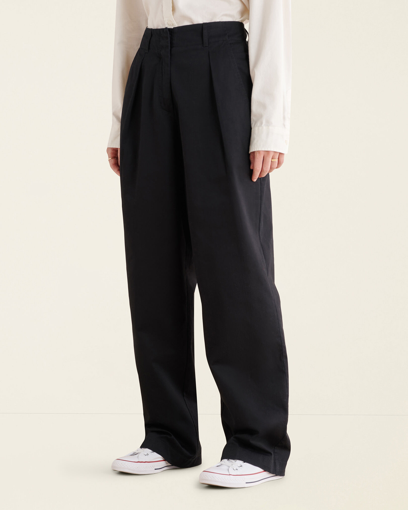 Still by Hand Box Pleat Wool Pants - Greige | Wallace