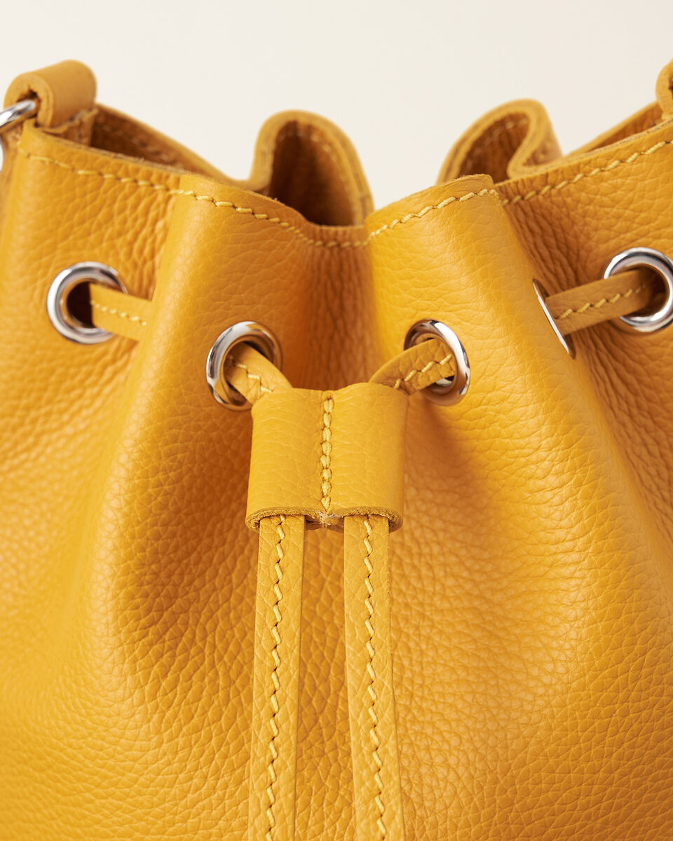 Mini sac seau en cuir Cervino
