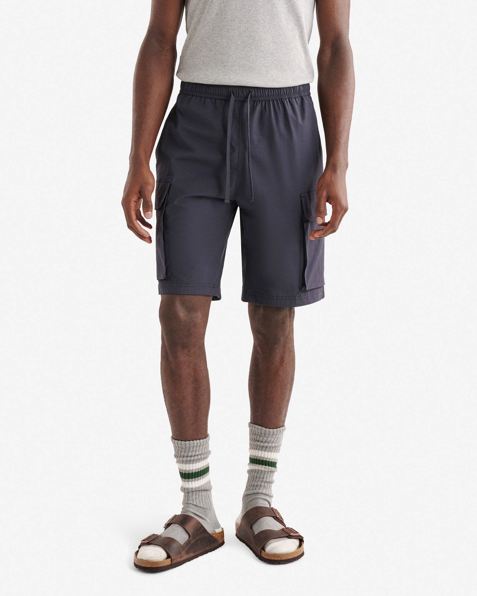 Roots Wasaga Relaxed Cargo Short 9.5 Inch in Graphite