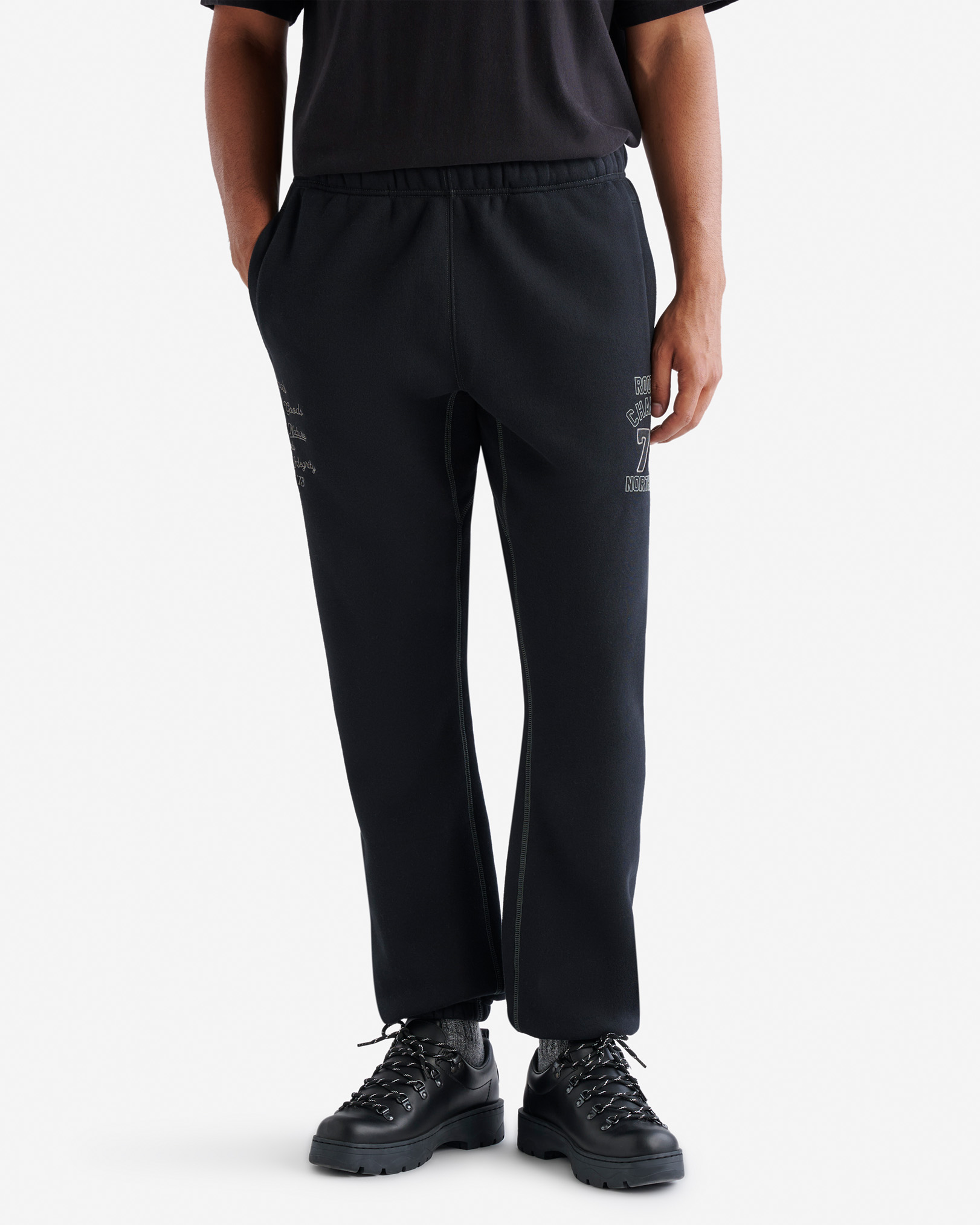 Roots Hockey Relaxed Sweatpant in Black