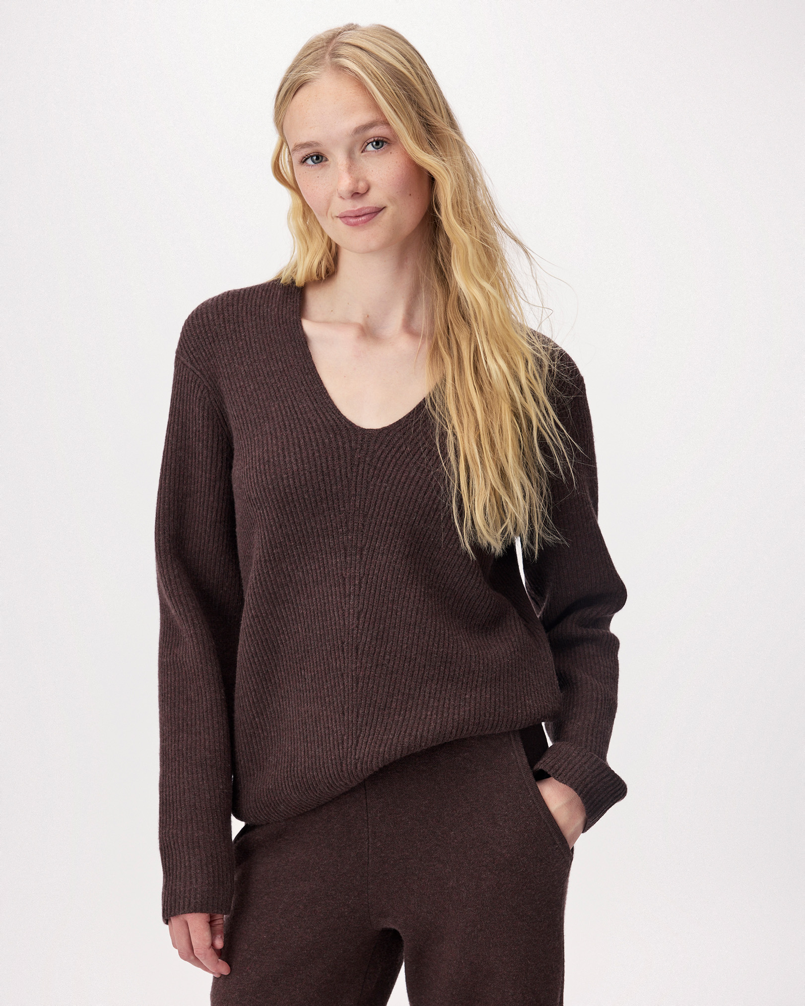 Roots Bowen Rib V-Neck in Coffee Mix Brown